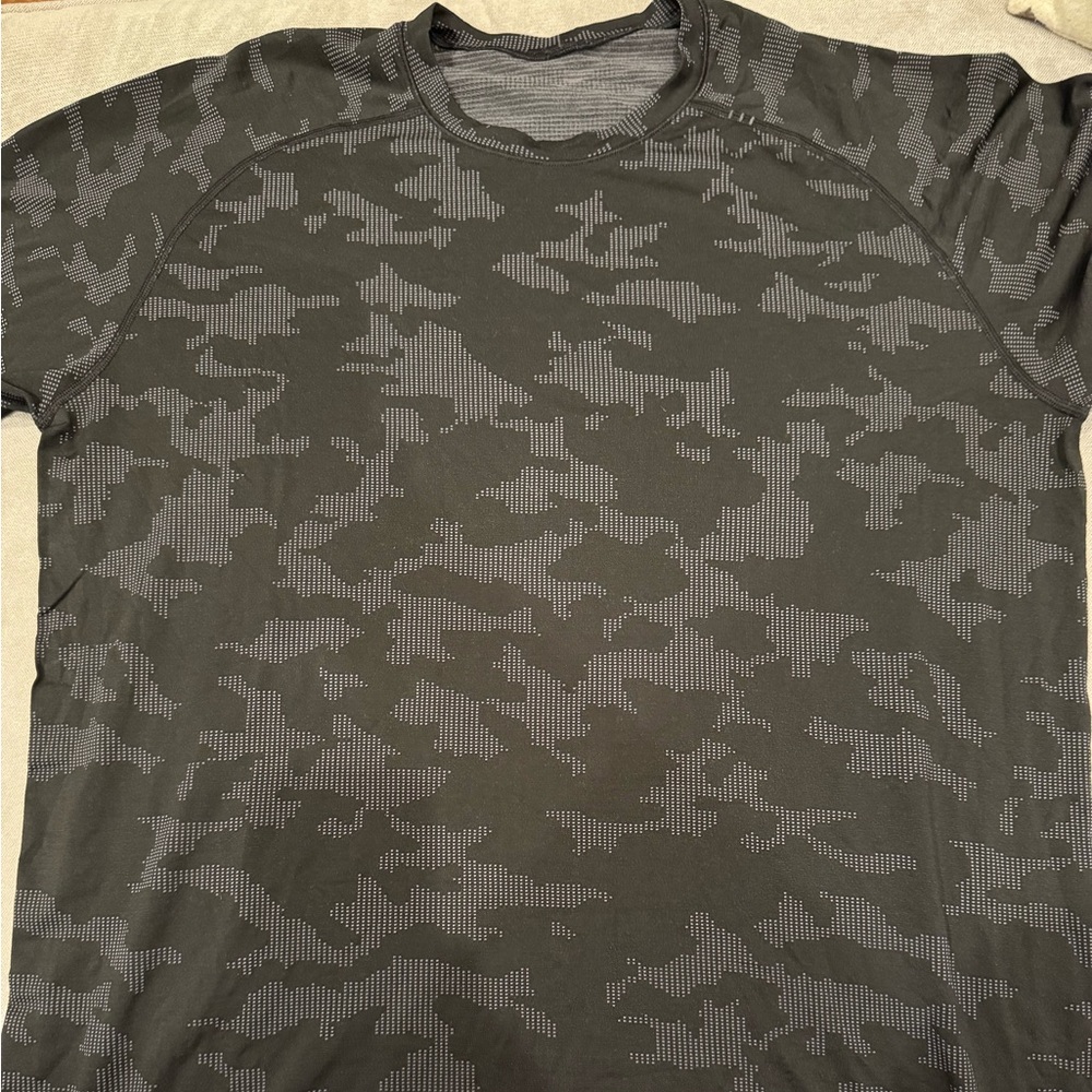 Men’s lululemon long sleeve shirt